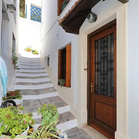 Holiday home Magdalini's House In *